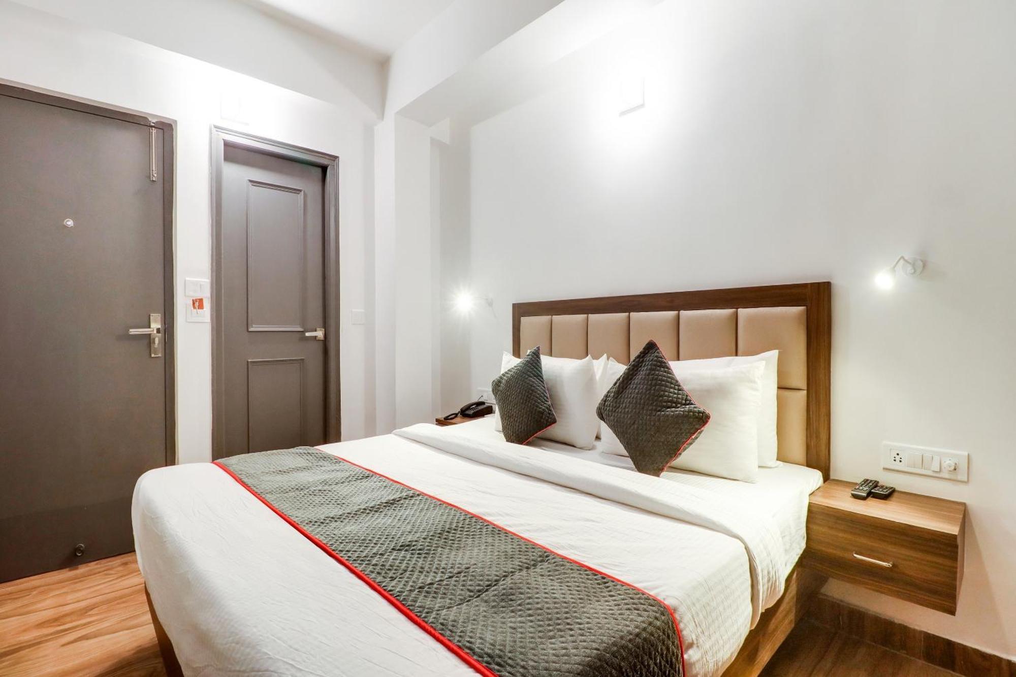 Townhouse Townhouse Clark Inn Patna  Exteriör bild