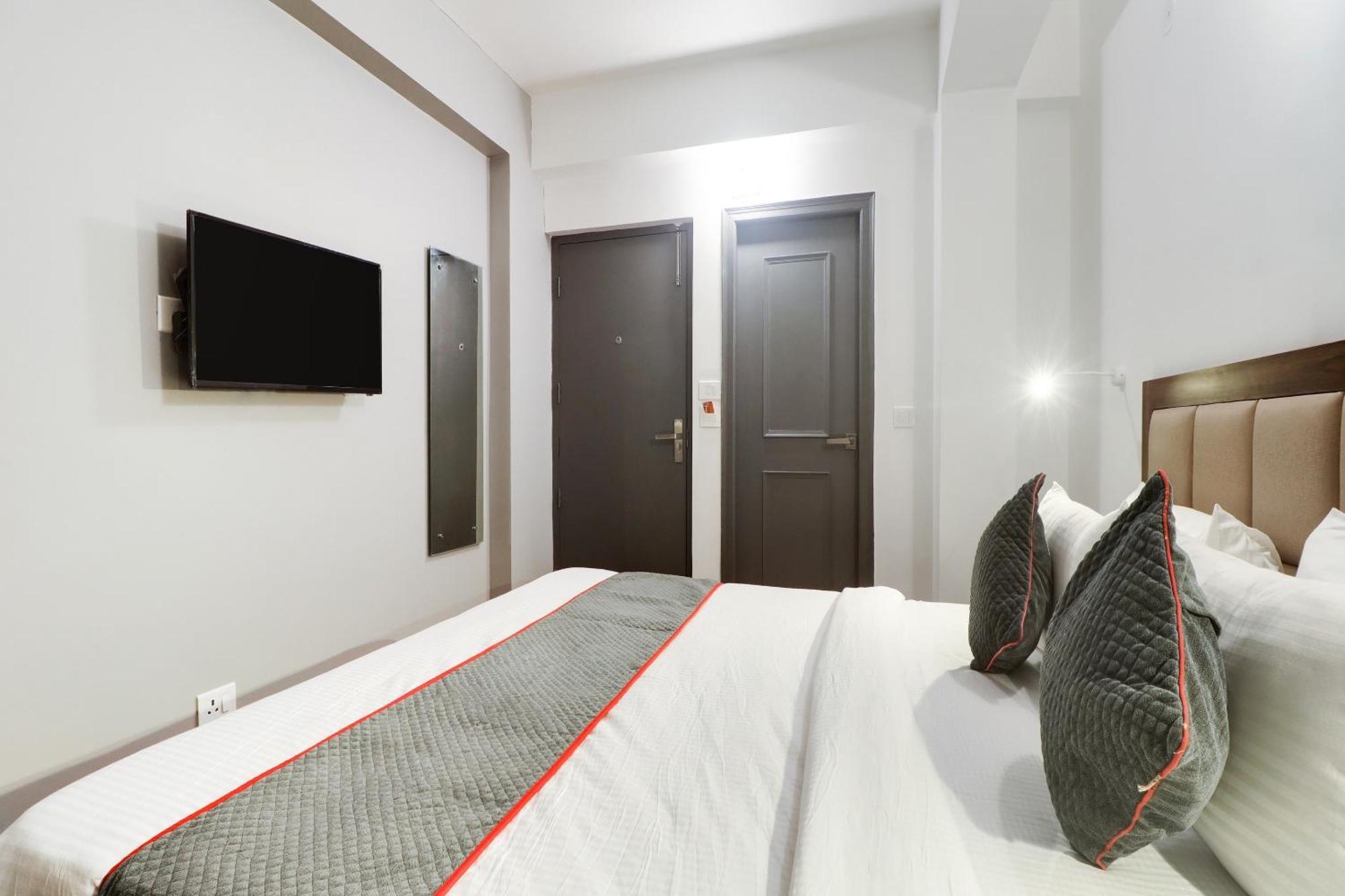 Townhouse Townhouse Clark Inn Patna  Exteriör bild