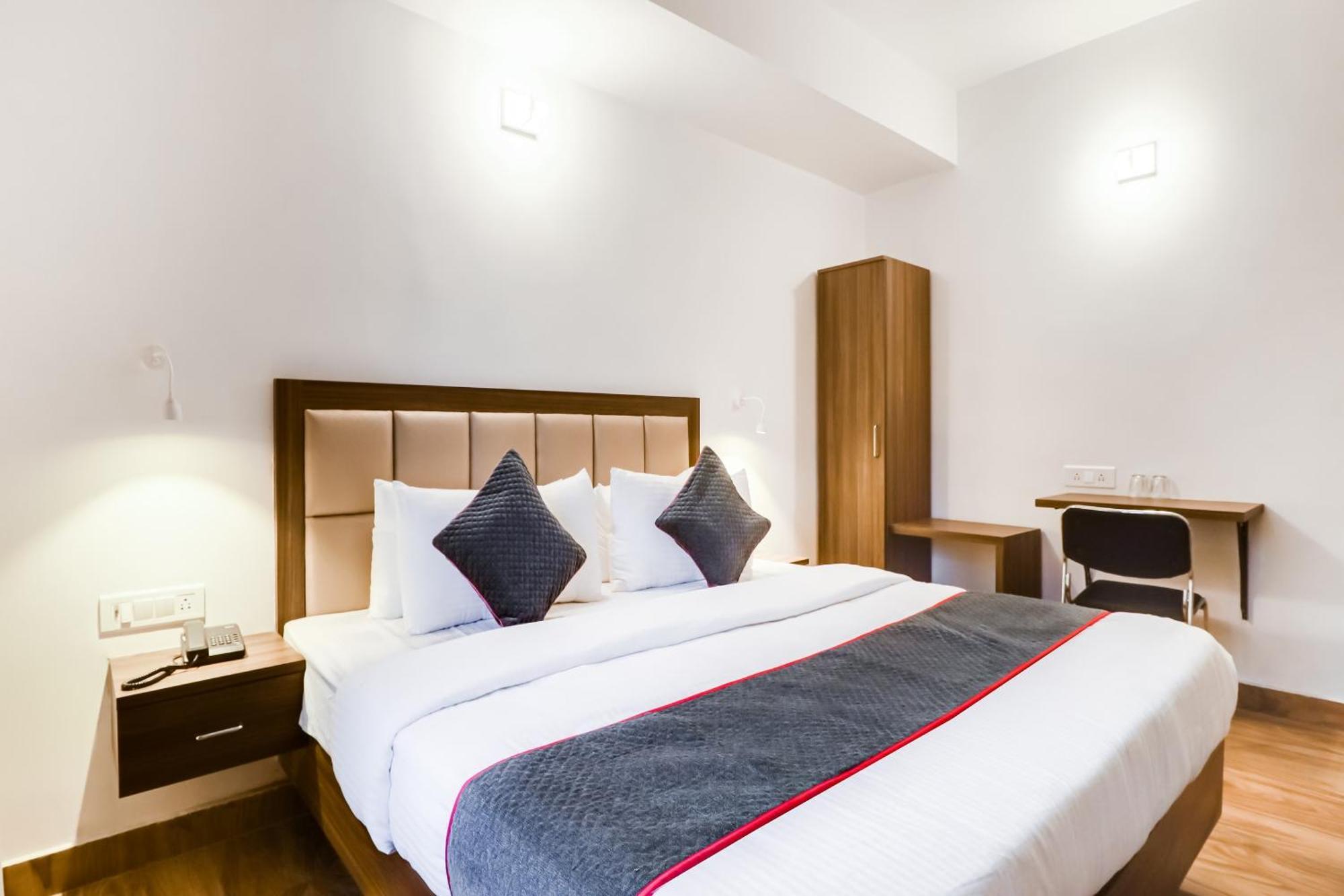 Townhouse Townhouse Clark Inn Patna  Exteriör bild
