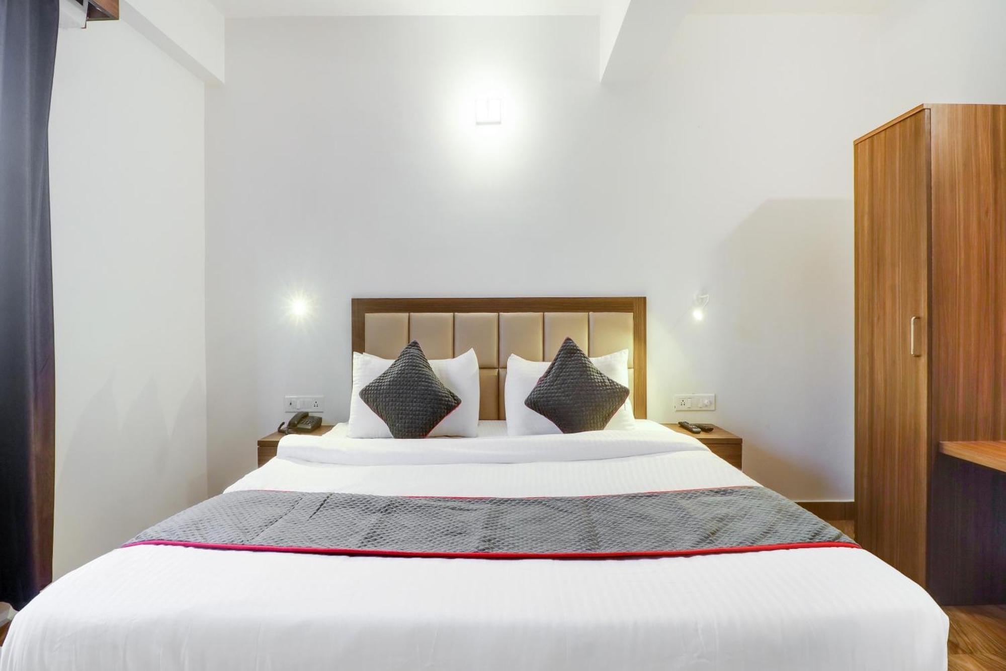 Townhouse Townhouse Clark Inn Patna  Exteriör bild