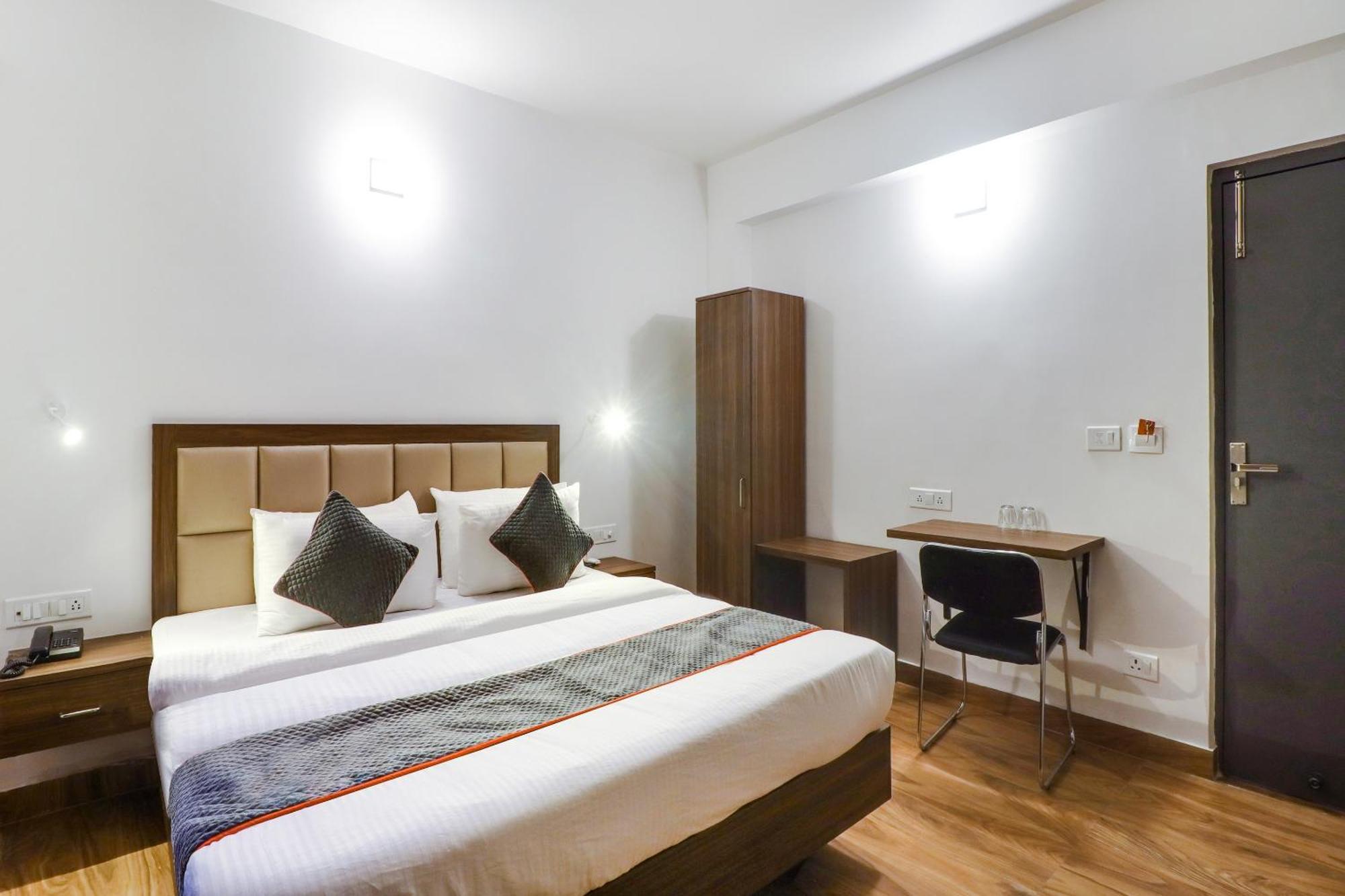 Townhouse Townhouse Clark Inn Patna  Exteriör bild