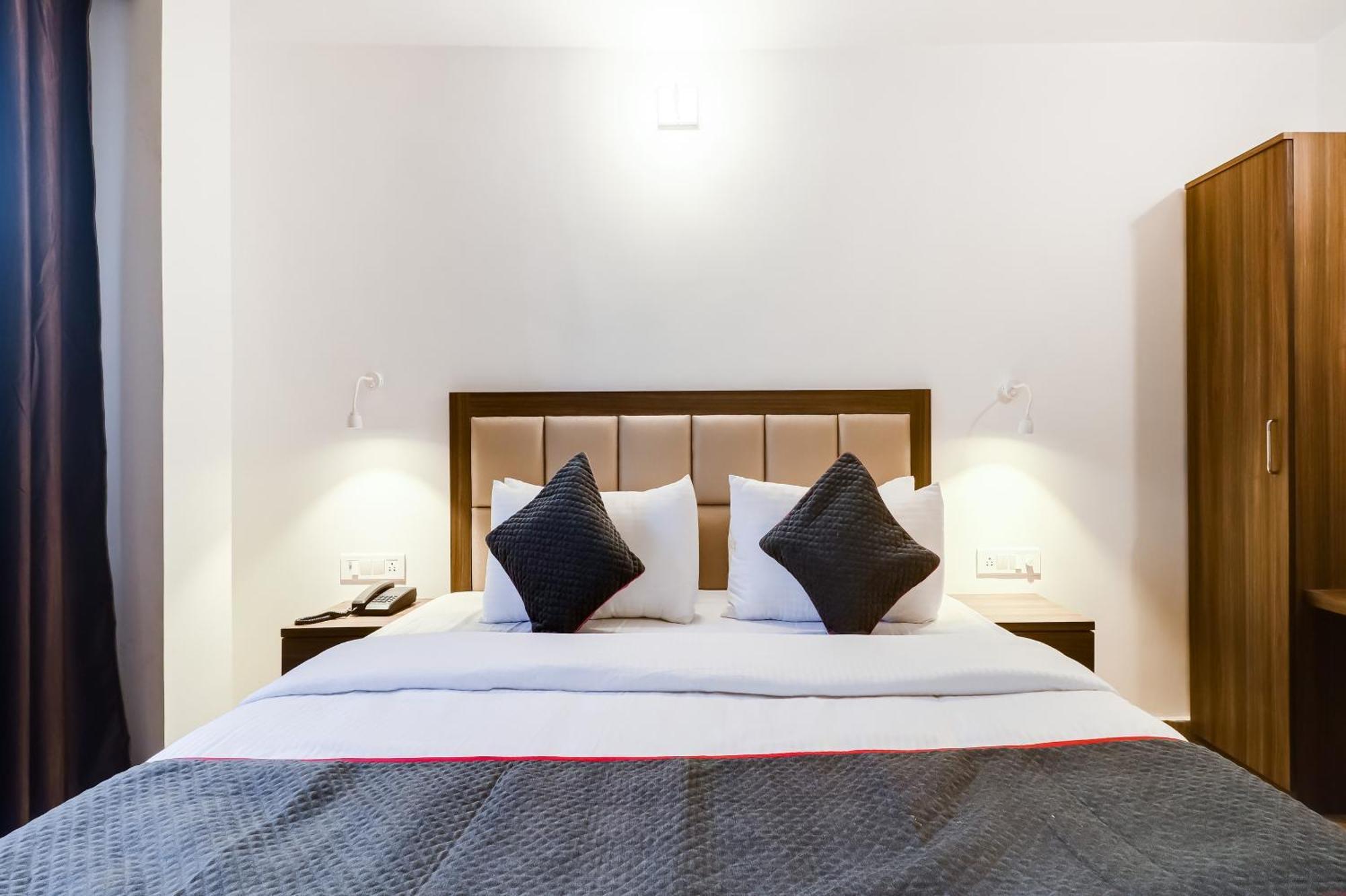 Townhouse Townhouse Clark Inn Patna  Exteriör bild