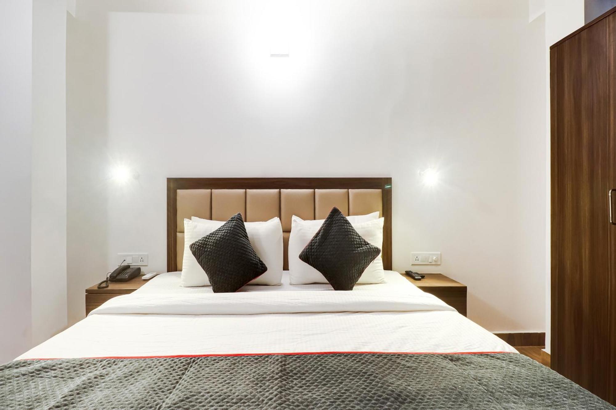Townhouse Townhouse Clark Inn Patna  Exteriör bild