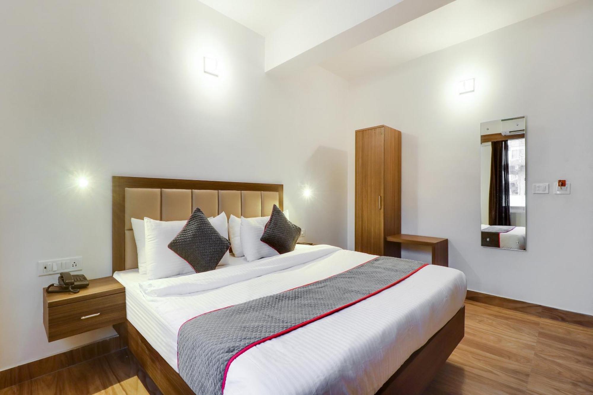 Townhouse Townhouse Clark Inn Patna  Exteriör bild